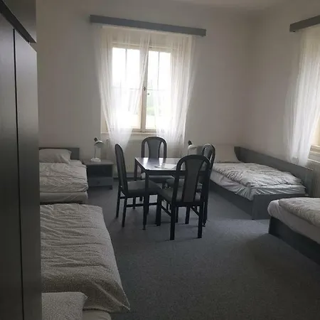 Travellers House Alojamento de Acomodação e Pequeno-almoço Poděbrady
